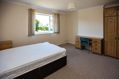 4 bedroom semi-detached house to rent - Photo 4