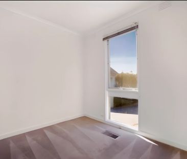 3 Bed, 1 Bath - Photo 3