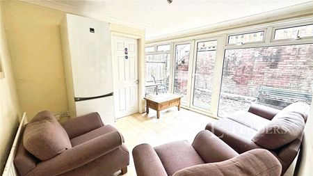 5 bedroom house to rent Brendon Avenue, Luton, Bedfordshire, LU2 - Photo 5