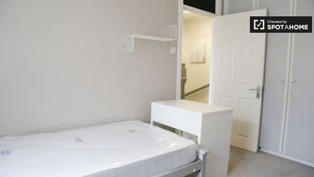 Bed for rent in 4-bedroom house in Stoneybatter, Dublin - Photo 4