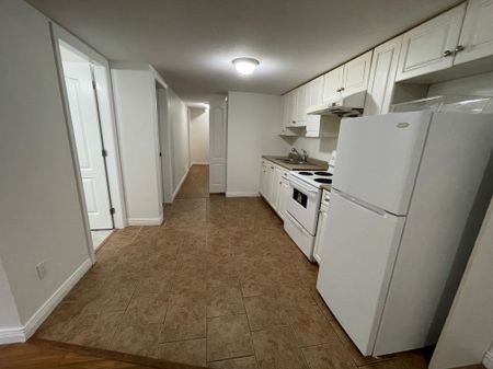 Two Bedroom Basement Suite in Neighbourhood of Panorama - Photo 5