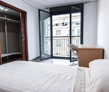 4 room luxury Flat for rent in Valencia - Photo 6