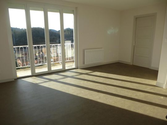 Location Appartement 4 pièces 78m² VALS LES BAINS 07600 - Photo 1