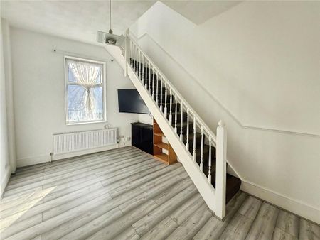 2 bedroom maisonette to rent - Photo 3