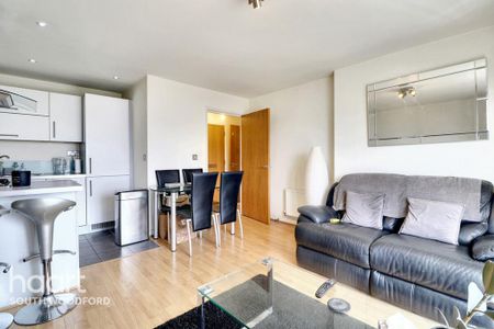 1 bedroom flat to rent - Photo 2