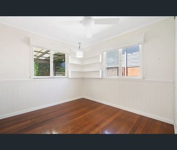 10 Hobart Ave, Camp Hill, Qld 4152 - Photo 3