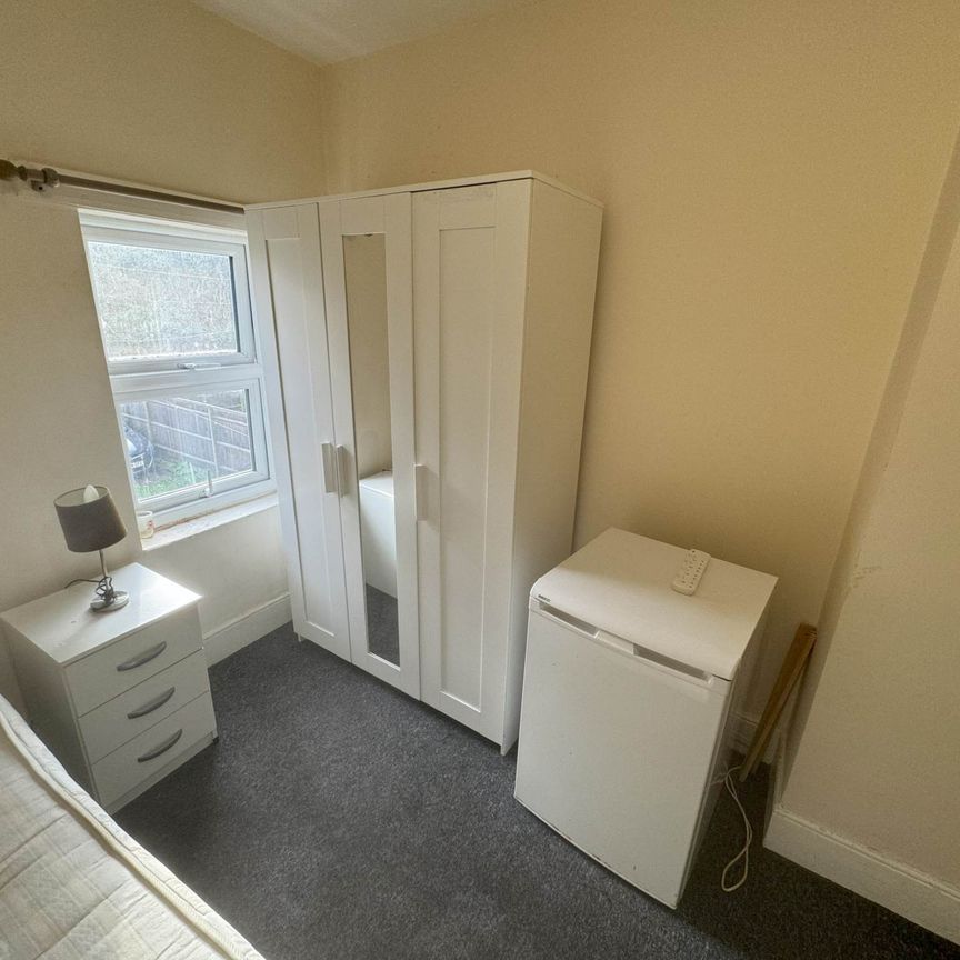 Price £850 pcm - Available Now - Unfurnished - Photo 1