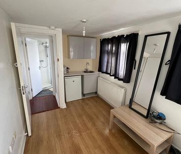 Studio Flat, Randall Avenue, NW2 - Photo 1