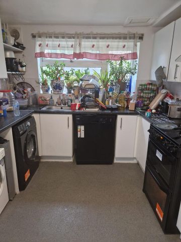 1 bedroom in a house share to rent - Photo 3