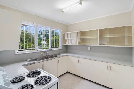 53 Burns Parade, Chapel Hill QLD 4069 - Photo 4