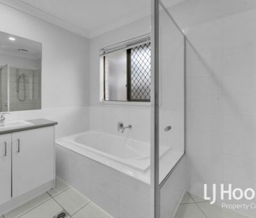 Great Location - Two Living Zones - Modern Living! - Photo 6