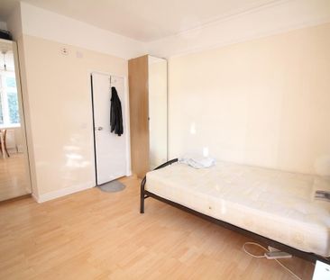 Hanworth Road, Hounslow - Photo 3