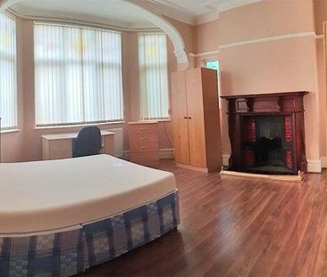 6 bedroom semi-detached house to rent - Photo 1