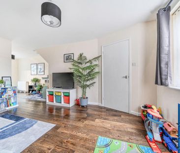 3 bedroom end of terrace house to rent - Photo 3