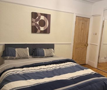 Room in a Shared House, London, CR0 - Photo 3