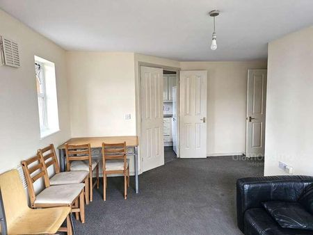 Perkin Close, Hounslow, TW3 - Photo 2