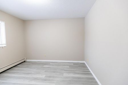 University Pointe Apartments - Photo 5