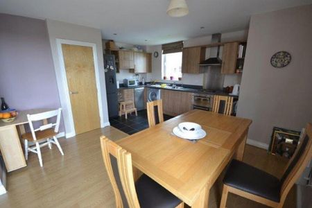 2 bedroom maisonette to rent - Photo 2