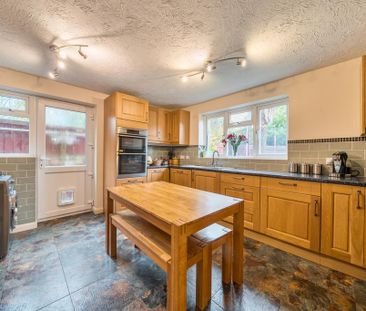 4 bedroom detached house to rent - Photo 6