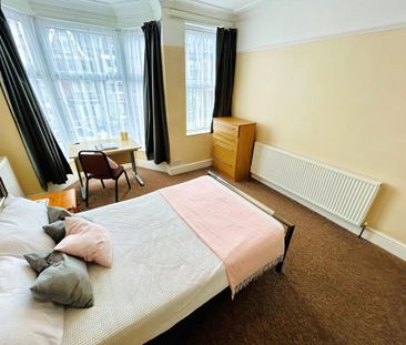 4 bedroom terraced house to rent - Photo 6