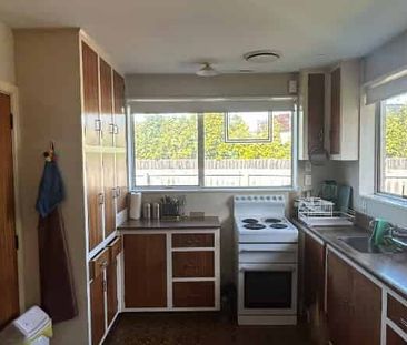 Sunny two bedroom unit - Photo 4