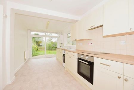 1 bedroom in a flat share to rent - Photo 3