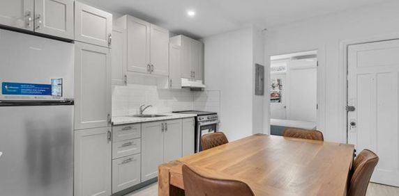 Downtown - Brand New 3 1/2 Furnished - Photo 2