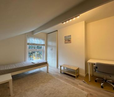 4 bedroom semi-detached house to rent - Photo 4