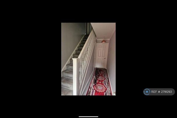 4 bedroom detached house to rent - Photo 1