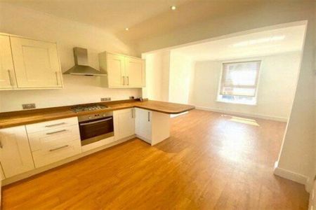 Waterloo Road, Freemantle, SO15 - Photo 3