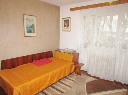 Apartament 3 camere, 70 mp, decomandat, garaj, zona Minerva - Photo 2