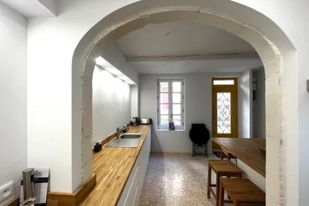 Maison de ville 3 pièces meublée en centre historique - Photo 3