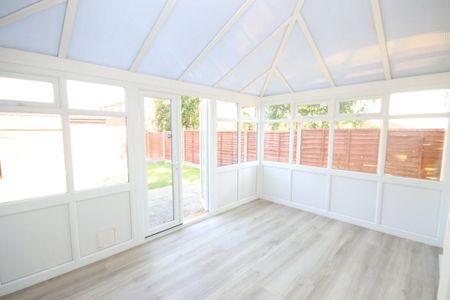 3 bedroom end of terrace house to rent - Photo 2