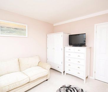 2 bed furnished first floor apartment to let in Shenfield - Photo 5