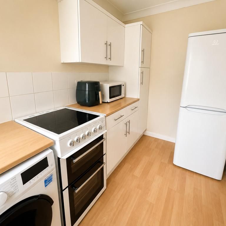 1 bedroom ground floor flat to rent - Photo 1