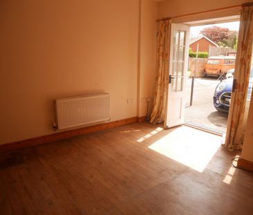 1 bedroom coach house to rent - Photo 2