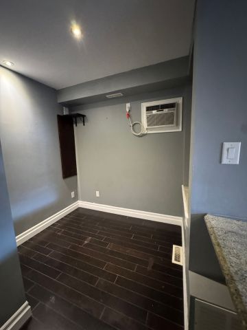 For Lease - 1531 Queen Street Unit# Main fl, Toronto, Ontario - Photo 5