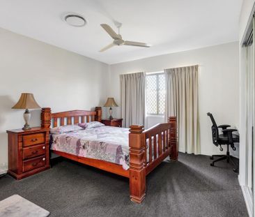 CUL-DE-SAC, FAMILY-SIZED CHARM - WELCOME TO YOUR NEW HOME AT 4 ISLA... - Photo 1