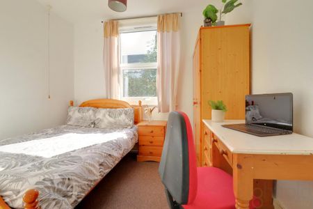 4 bedroom terraced house to rent - Photo 5