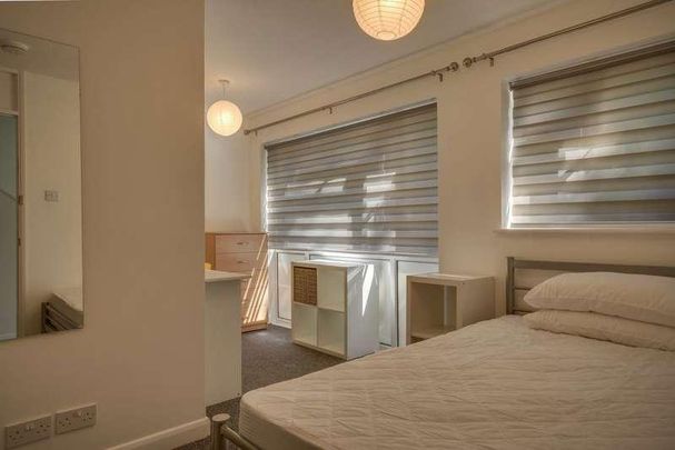 Clement Close, Canterbury, CT1 - Photo 1