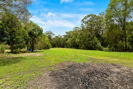 Great Acreage Family Home With Pool - Photo 5