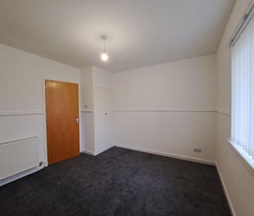 3 bedroom flat to rent - Photo 4