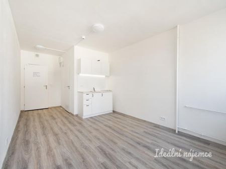 Pronájem bytu 1+kk 24 m2 - Fotografie 4
