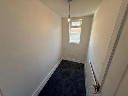2 bedroom end of terrace house to rent - Photo 4