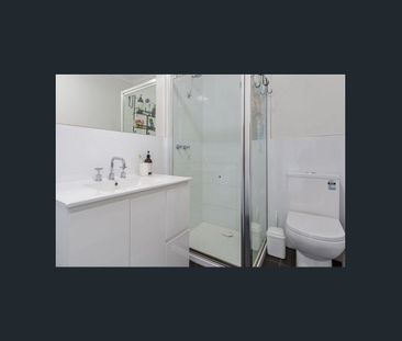 Huge and quiet amongst the trees! - Photo 5