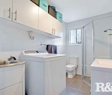 THREE BEDROOM GRANNY FLAT! - Photo 3