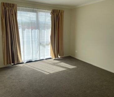 Modern 3-Bedroom Home - Photo 2