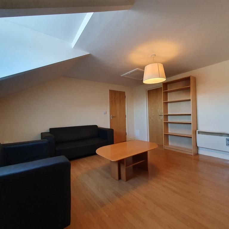 2 bedroom flat to rent - Photo 1