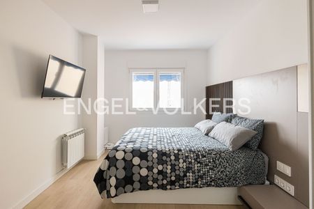 Piso de alquiler en Paseo de la Reina Cristina, Pacífico - Photo 2