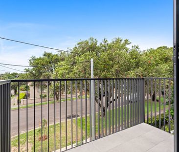 Brand new studio top floor studio - Photo 3